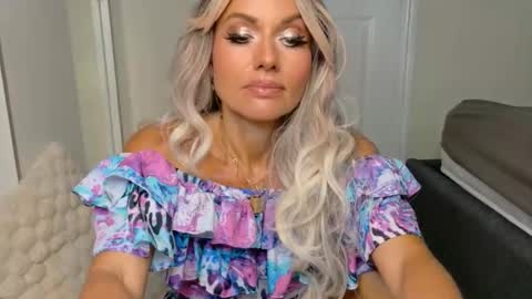 tinkerbell822 online show from May 2026 07:04:01 AM