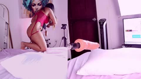 Snapshot of tinny_annie chatting on April 2026 09:01:02 PM Hey Im Annie online show from April 2026 09:01:02 PM