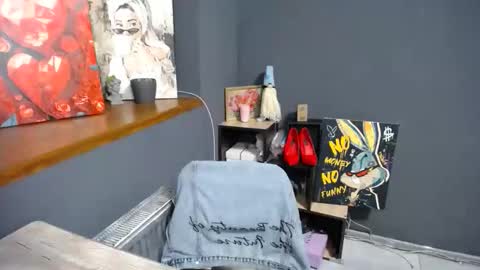 Snapshot of tiny_felicity chatting on September 2025 06:35:01 AM Gloria online show from September 2025 06:35:01 AM