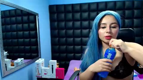 Snapshot of tiny_love_ chatting on November 2025 04:00:01 AM tiny online show from November 2025 04:00:01 AM