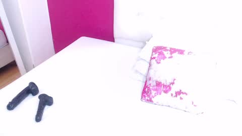 tiny_whore18 online show from January 2025 03:40:01 PM