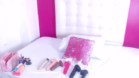 tiny_whore18 online show from September 2025 02:32:01 PM