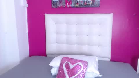 tiny_whore18 online show from September 2025 04:44:02 PM