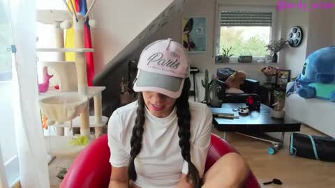 Tiny online show from October 2025 09:18:02 AM