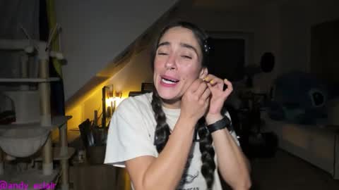 Tiny online show from October 2025 04:45:02 AM