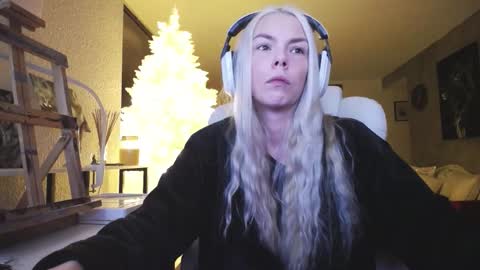 stage Kylie Sinner  brand CLITBAIT online show from December 2025 05:37:02 AM