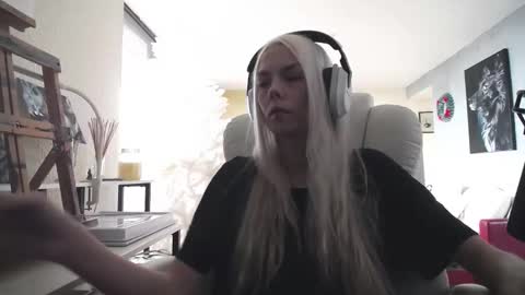 stage Kylie Sinner  brand CLITBAIT online show from December 2025 05:44:02 PM