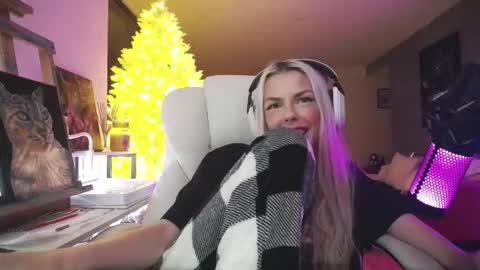 stage Kylie Sinner  brand CLITBAIT online show from January 2026 08:07:01 AM