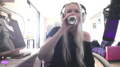 stage Kylie Sinner  brand CLITBAIT online show from May 2026 08:14:02 PM