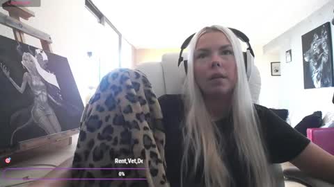 stage Kylie Sinner  brand CLITBAIT online show from May 2026 07:51:01 PM