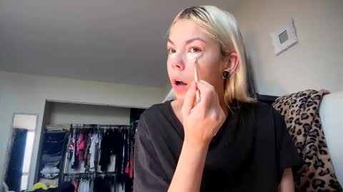 stage Kylie Sinner  brand CLITBAIT online show from May 2026 02:11:02 PM