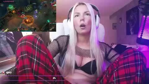 stage Kylie Sinner  brand CLITBAIT online show from May 2026 01:57:16 AM