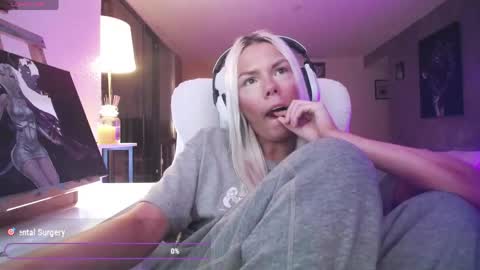 stage Kylie Sinner  brand CLITBAIT online show from May 2026 02:31:01 AM