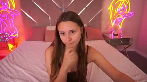 tinynataliee online show from July 2026 12:47:02 PM