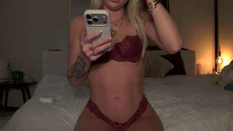 tinytayy online show from February 2026 03:18:01 AM