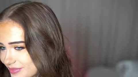 Snapshot of tinyxstar chatting on November 2025 04:11:02 PM Lili online show from November 2025 04:11:02 PM