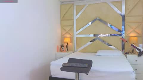 Tiphani Walker online show from November 2025 11:18:01 PM