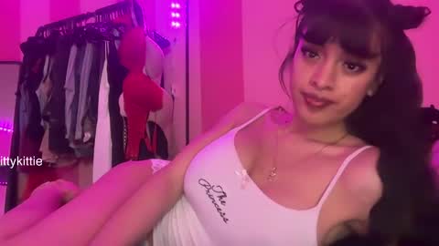 HOTTIE4U online show from May 2026 08:59:01 PM