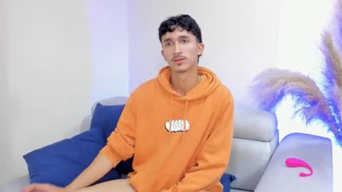 Tobias  online show from October 2025 12:58:01 PM