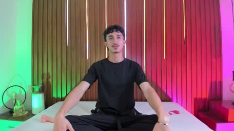 Tobias  online show from October 2025 01:00:02 PM