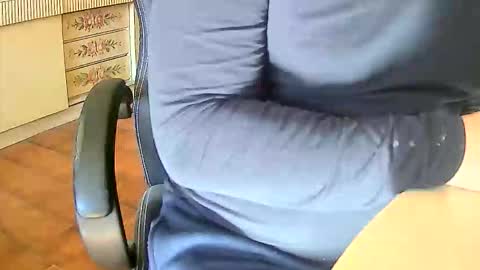 Snapshot of tobikoyuzu chatting on January 2026 02:10:01 PM Tobiko online show from January 2026 02:10:01 PM