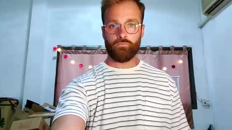 Snapshot of toffbuck chatting on December 2024 04:25:01 AM ToffBuck online show from December 2024 04:25:01 AM