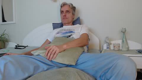 Daniel Bisexual uncut 20cm online show from January 2025 04:00:01 PM