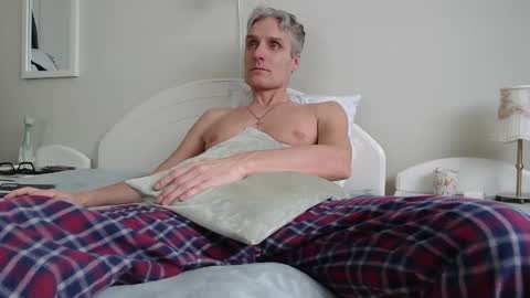 Daniel Bisexual uncut 20cm online show from March 2025 07:30:01 AM