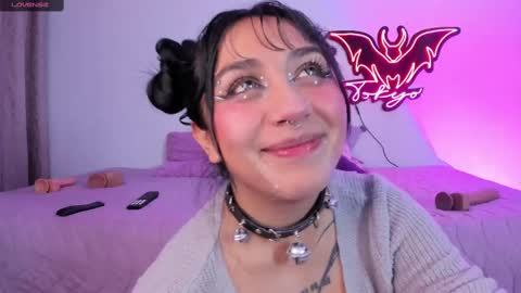   Independent model online show from March 2025 04:15:02 AM