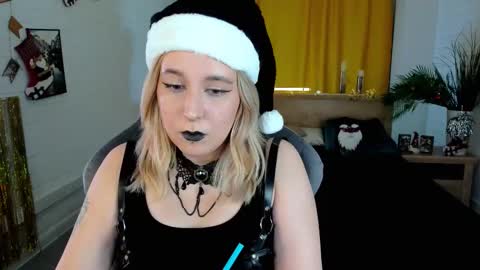 Tolli Moll online show from December 2024 12:38:02 PM
