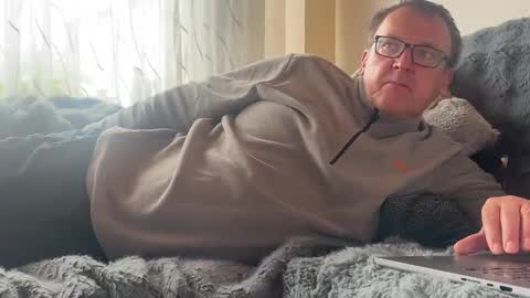 Snapshot of tom6644 chatting on November 2025 01:20:01 PM Tom online show from November 2025 01:20:01 PM