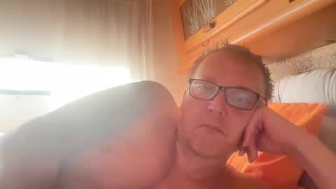 Snapshot of tom6644 chatting on June 2026 03:38:02 PM Tom online show from June 2026 03:38:02 PM
