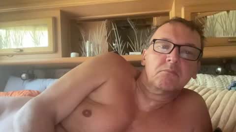 Snapshot of tom6644 chatting on June 2026 09:25:01 AM Tom online show from June 2026 09:25:01 AM