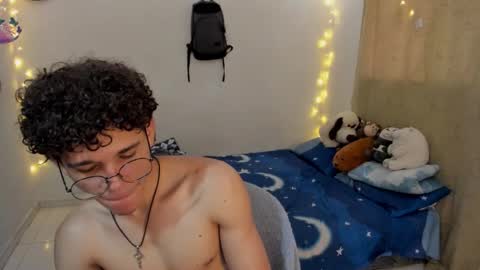 Snapshot of tom_blue10 chatting on December 2025 05:10:02 PM Tom Blue online show from December 2025 05:10:02 PM