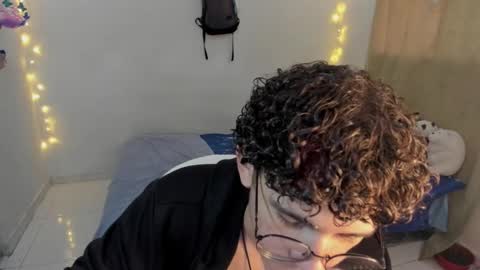 Snapshot of tom_blue10 chatting on December 2025 04:01:01 PM Tom Blue online show from December 2025 04:01:01 PM