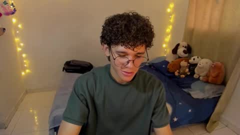 Snapshot of tom_blue10 chatting on December 2025 04:24:01 PM Tom Blue online show from December 2025 04:24:01 PM