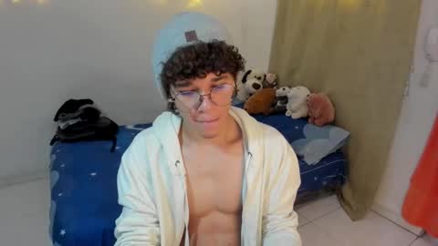 Snapshot of tom_blue10 chatting on February 2026 12:19:01 PM Tom Blue online show from February 2026 12:19:01 PM