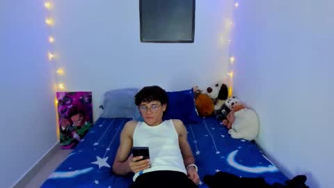 Snapshot of tom_blue10 chatting on March 2026 01:44:01 AM Tom Blue online show from March 2026 01:44:01 AM