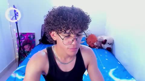 Snapshot of tom_blue10 chatting on March 2026 06:40:02 PM Tom Blue online show from March 2026 06:40:02 PM
