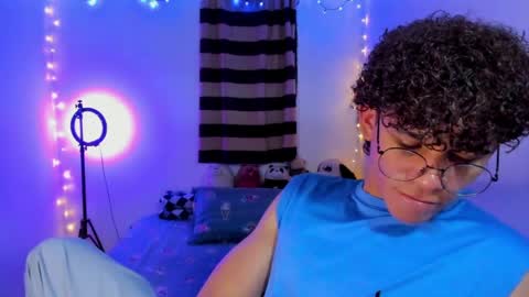 Snapshot of tom_blue10 chatting on April 2026 12:10:01 AM Tom Blue online show from April 2026 12:10:01 AM