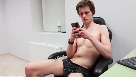 Snapshot of tom_chance chatting on November 2025 02:48:02 AM tom online show from November 2025 02:48:02 AM