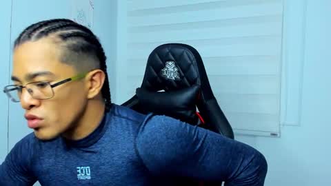 Snapshot of tom_kingfit chatting on November 2025 10:36:02 PM SPORTSFIT29 online show from November 2025 10:36:02 PM