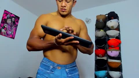 Snapshot of tom_kingfit chatting on March 2026 05:48:02 AM SPORTSFIT29 online show from March 2026 05:48:02 AM