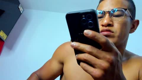 Snapshot of tom_kingfit chatting on April 2026 01:10:02 AM SPORTSFIT29 online show from April 2026 01:10:02 AM