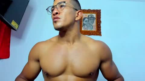 Snapshot of tom_kingfit chatting on April 2026 02:36:02 AM SPORTSFIT29 online show from April 2026 02:36:02 AM