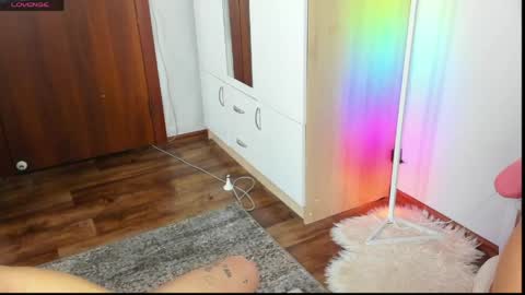 tom_mily_ online show from May 2026 09:27:02 AM