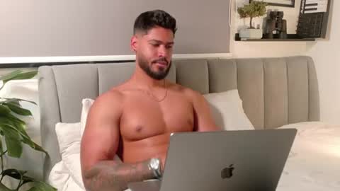 Tomas Ferrer online show from June 2026 03:25:01 AM