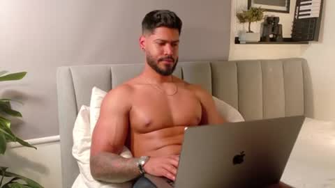 Tomas Ferrer online show from June 2026 12:20:01 AM
