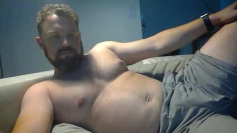 Snapshot of tombron85 chatting on April 2026 04:46:02 AM tombron85 online show from April 2026 04:46:02 AM