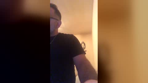 tomcop11111 online show from May 2026 01:58:01 AM